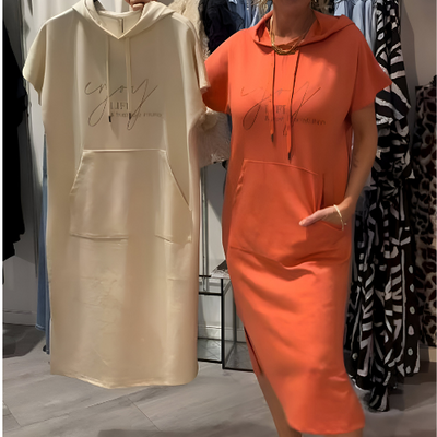 Elsa | Lässiges Kleid mit Kapuze und femininer Passform
