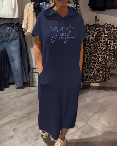 Elsa | Lässiges Kleid mit Kapuze und femininer Passform
