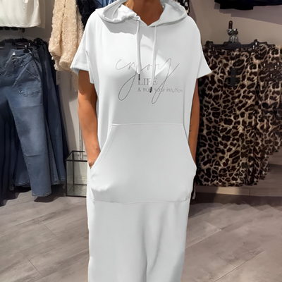 Elsa | Lässiges Kleid mit Kapuze und femininer Passform