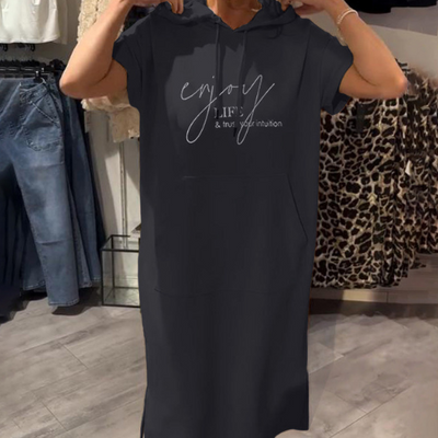 Elsa | Lässiges Kleid mit Kapuze und femininer Passform