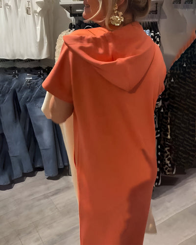 Elsa | Lässiges Kleid mit Kapuze und femininer Passform