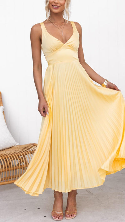 Emmi | Gelbes Plissiertes V-Ausschnitt Maxikleid