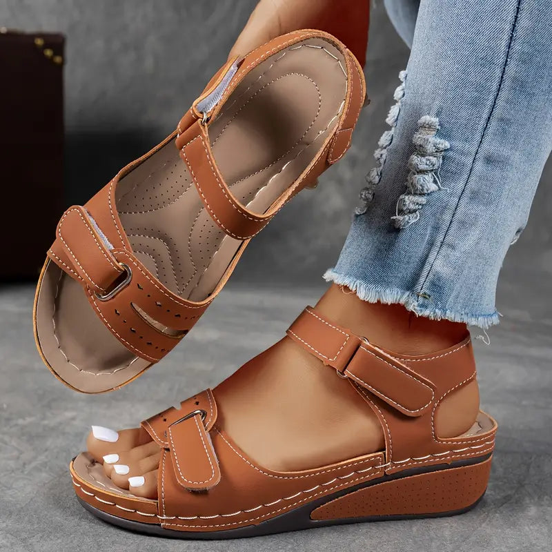 Frieda | Unterstützende Sandalen mit Keilabsatz