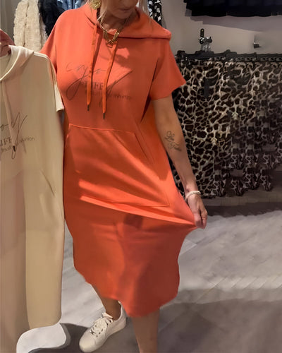 Elsa | Lässiges Kleid mit Kapuze und femininer Passform