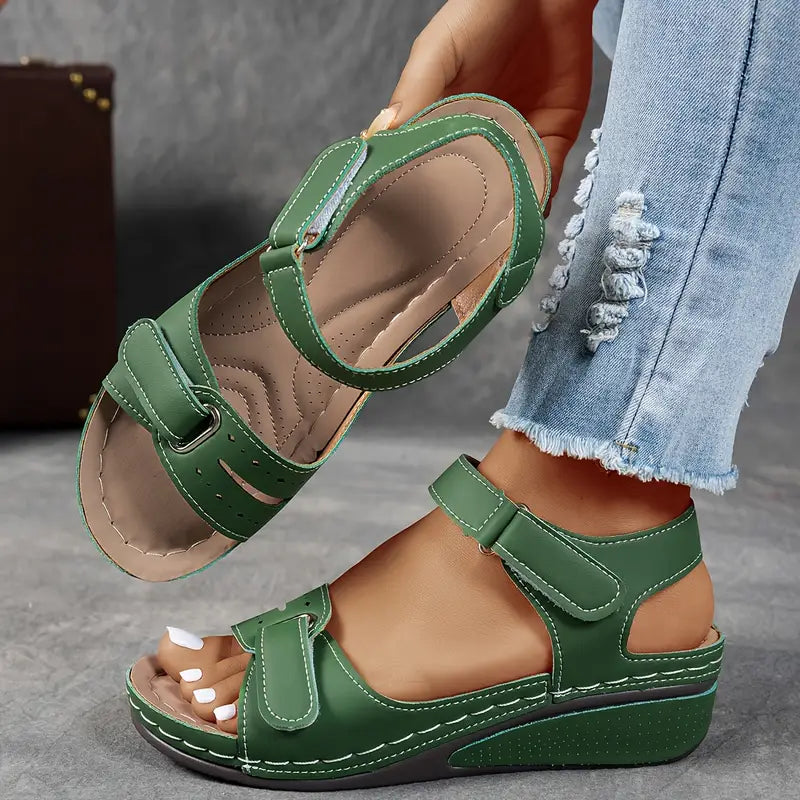 Frieda | Unterstützende Sandalen mit Keilabsatz